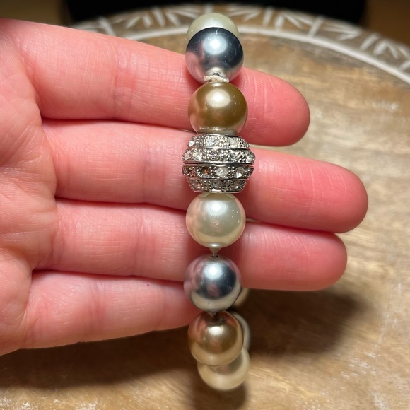 Charming Charlie Faux Pearl Beaded Rhinestone Magnetic Clasp Closure Bracelet - Picture 5 of 12
